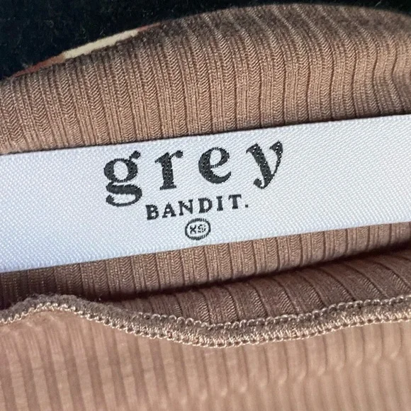 Tan / Taupe Ribbed Lettuce Trim Mock Turtle Neck Long Sleeve Top ( size XS ) - Picture 3 of 4